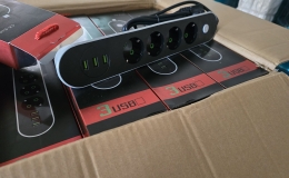 Разклонител висок клас с 4 гнезда и 3 USB порта 2500W с 2м кабел